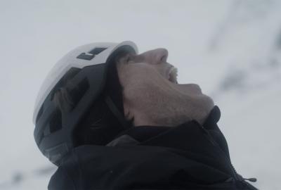 Ruben, a man mountain climbing screams